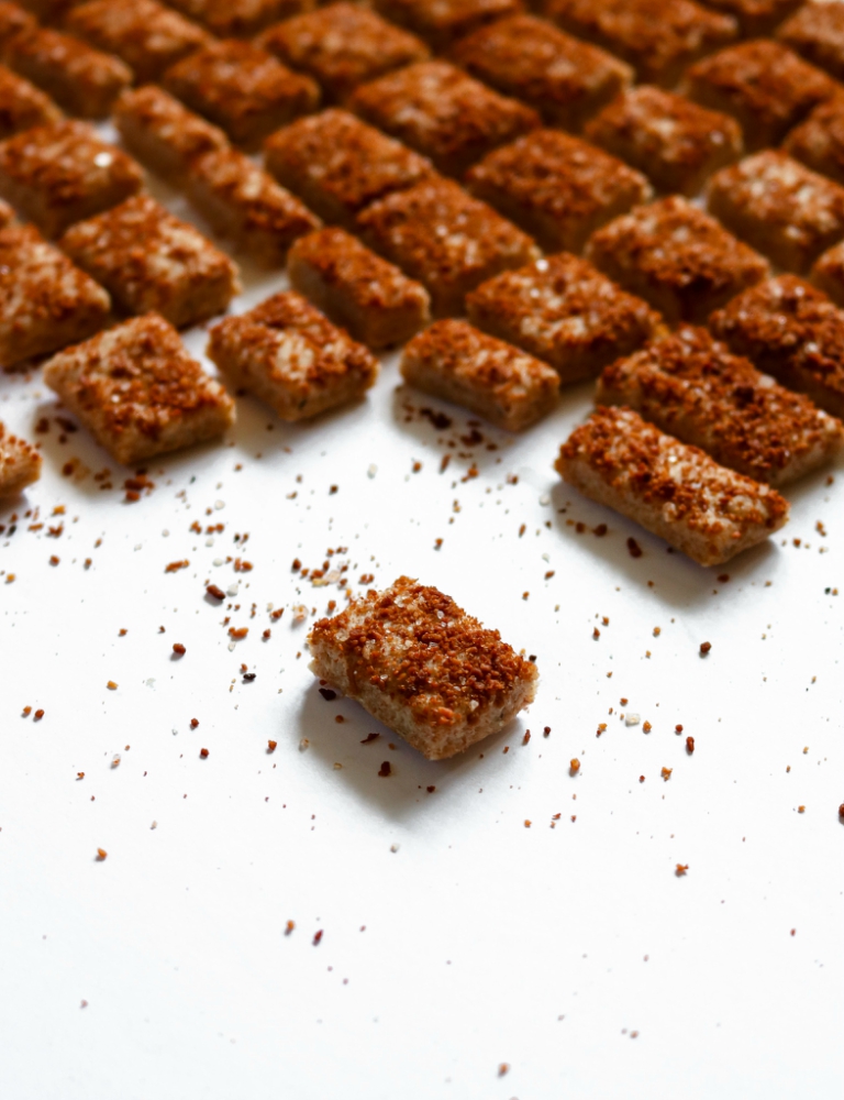 These vegan bacon crackers are an incredible #snack! They're the perfect buttery texture and packed with bacon flavored goodness! // plantpowercouple.com #vegan