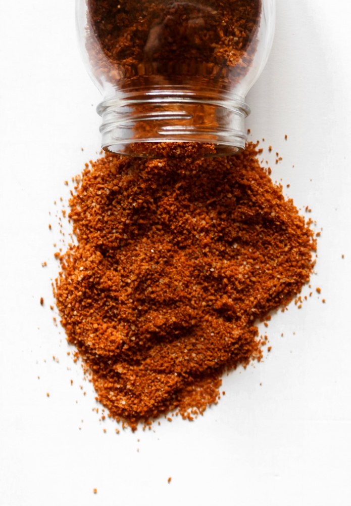 This vegan coconut bacon salt is like bacon-flavored salt. It's great on everything from tofu scramble to salads to pancakes! You'll basically want to sprinkle this coconut bacon salt all over your entire life. #veganrecipe #coconut #vegan // plantpowercouple.com