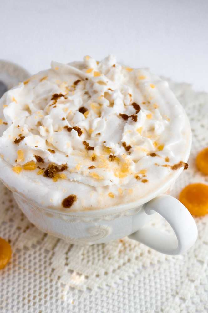 How to make vegan butterbeer just like in the Harry Potter series! Add a shot of whiskey and some whipped cream...or don't. You'll love this easy, delicious recipe! #vegan #veganrecipes #butterbeer #harrypotter #butterscotch #drink // plantpowercouple.com
