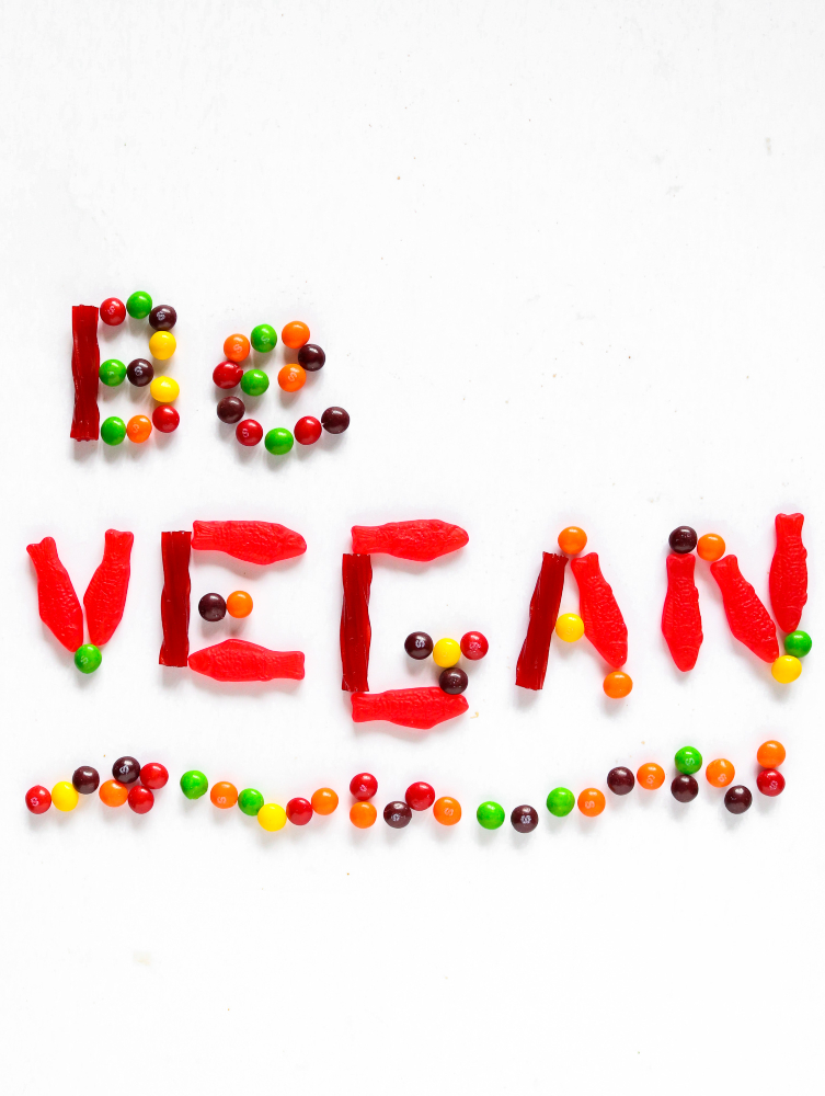 Vegan Candy Guide for Halloween, parties, or just any old time! This comprehensive guide includes helpful info on what store-bought candies are free of animal ingredients and suitable for vegans! // plantpowercouple.com