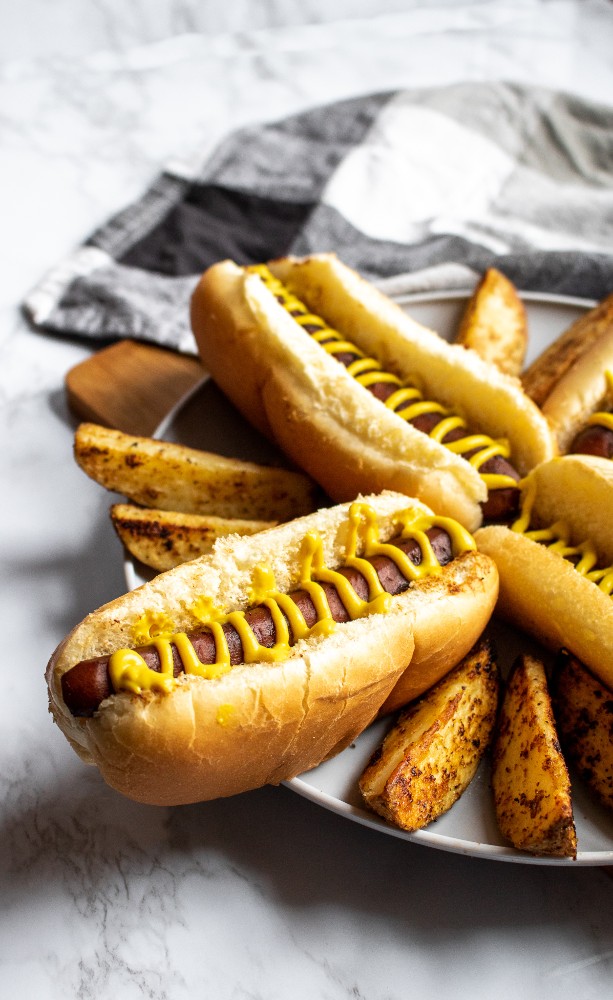 This is the BEST carrot dog recipe. It’s simple to make, and the marinade uses common pantry staples. Both the flavor and texture are so mind-blowing; you’ll be shocked you’re eating a carrot! #vegan #carrotdog #carrots #vegetarian #plantbased