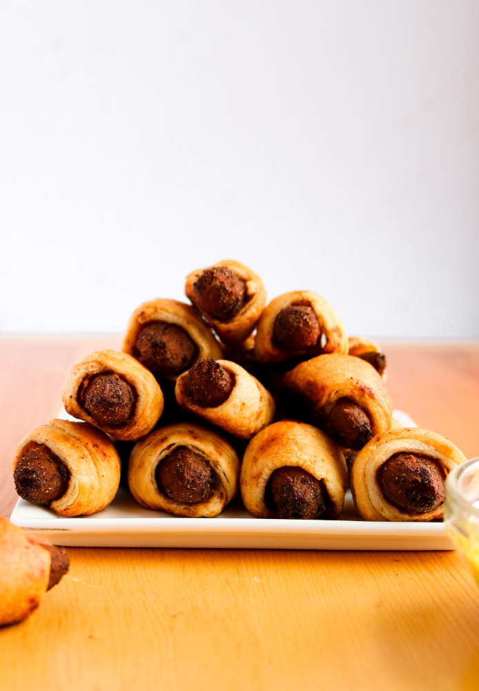 These carrot dogs in a blanket are an easy vegan appetizer and a total party hit! You'll be SHOCKED how *real* they taste. #vegan #veganrecipes #appetizer #vegetarian #carrots // plantpowercouple.com