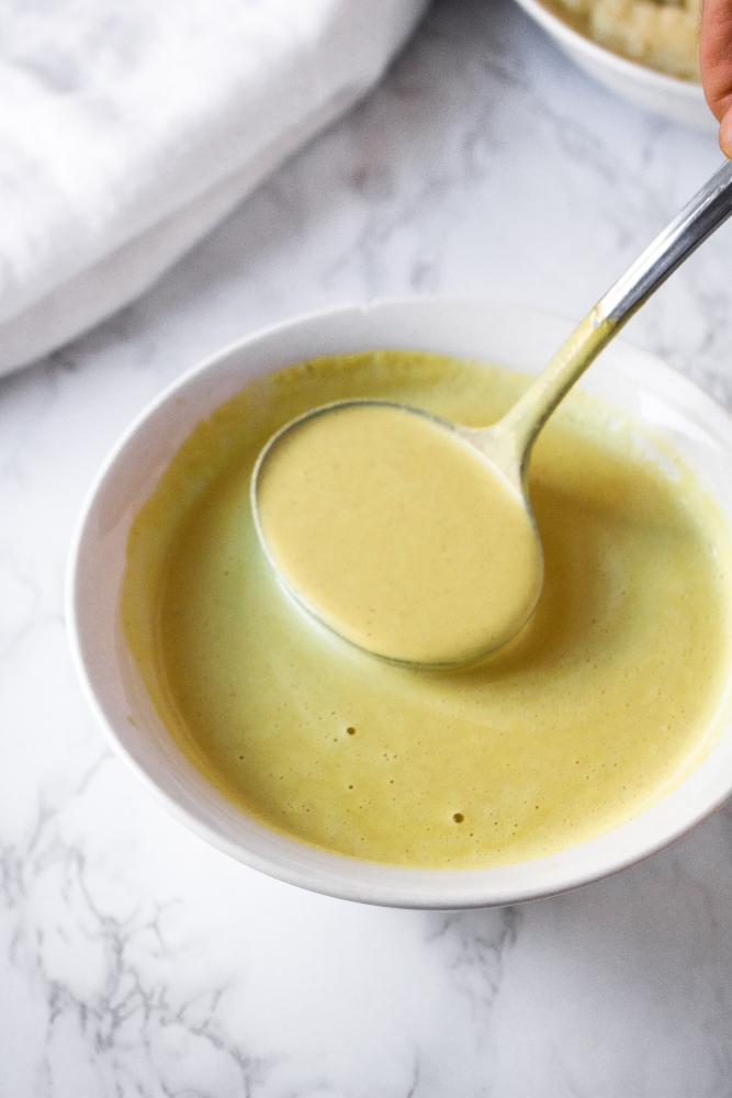 This easy vegan cashew gravy takes 10 minutes, uses 3 ingredients, and is made in your blender. You don’t even need to turn on your stove! This quick side dish is the perfect vegetarian gravy for biscuits, waffles, or mashed potatoes. It’s great for Thanksgiving or Christmas and appeals to lots of dietary needs because it’s gluten-free, dairy-free, oil-free but still FULL flavor.