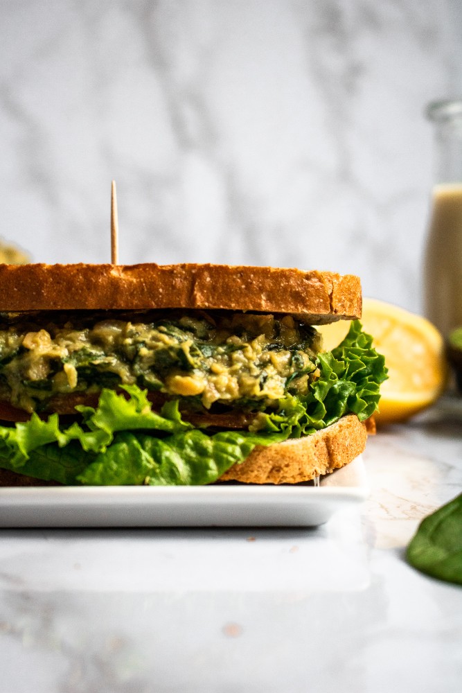 This avocado chickpea spinach mash is an easy + healthy veganl lunch recipe that you can make ahead of time! Gluten-free and oil-free options. #vegan #plantbased #veganlunch #sandwich #chickpeas // plantpowercouple.com