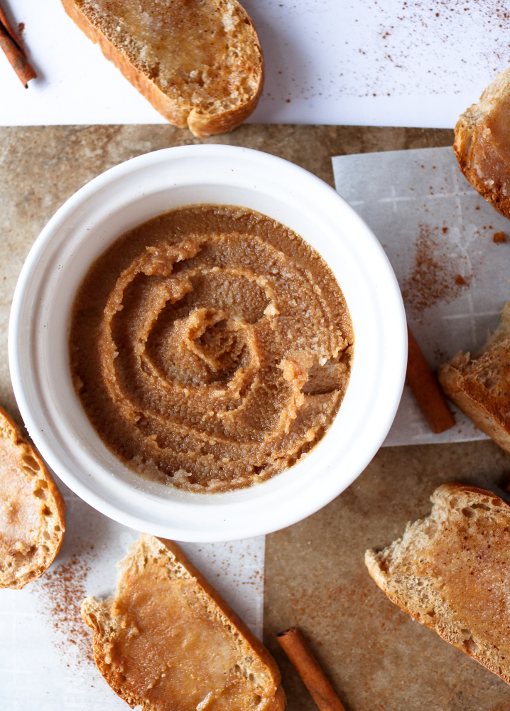Make your own vegan cinnamon sugar butter! It's crazy easy to make and can be used on everything from pancakes to baked goods to a simple morning toast. #vegan #butter #cinnamon #recipe // plantpowercouple.com
