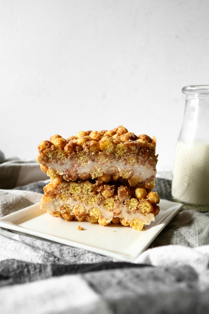 These vegan milk and cereal bars are a copycat version of the bars I grew up loving...made dairy-free and healthy-er! No-bake, freezer-friendly #vegan #snack or #breakfast! // plantpowercouple.com