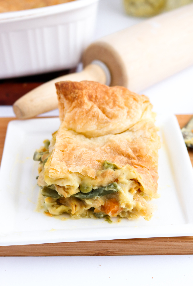 This vegan pot pie casserole is a quick, easy, and delicisously vegan version of the chicken pie I fell in love with in London back in the 90s. Made with tremendously simple and easily found ingredients, the hardest part of this dish is waiting for it to be done cooking! #vegan #vegetarian #vegandinner #potpie #soycurls #veganrecipes // plantpowercouple.com