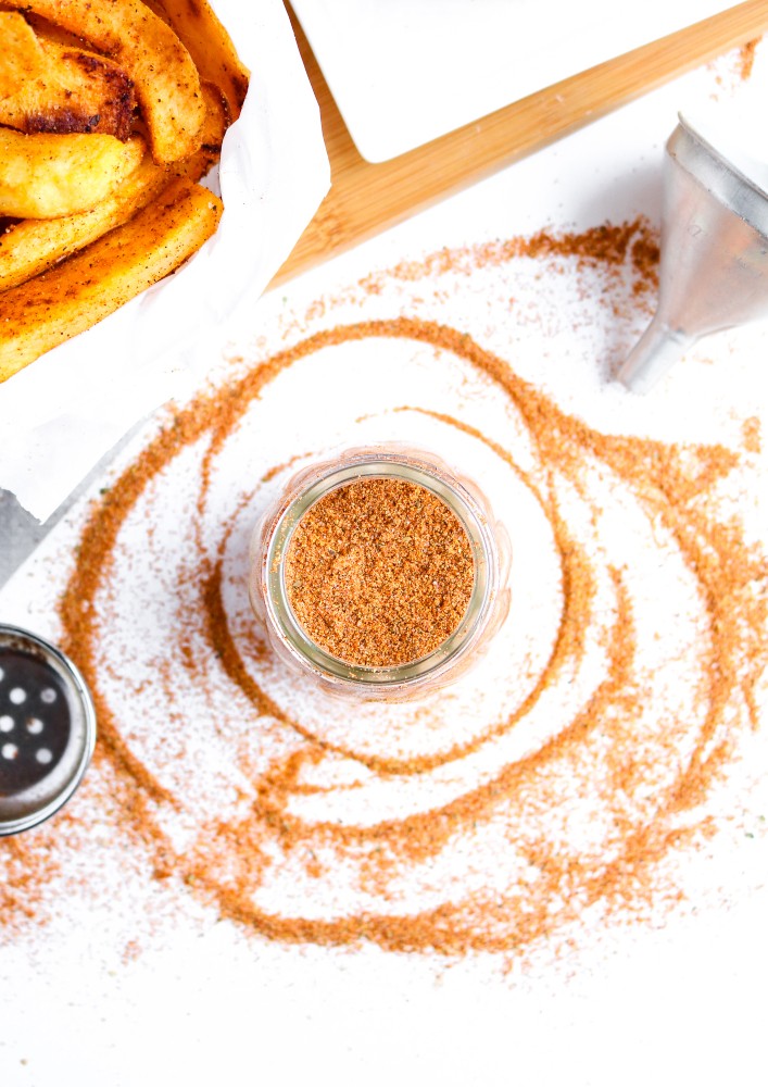 This Copycat Red Robin Seasoning is a heavenly seasoned salt that's incredible on everything from fried or roasted potatoes to veggie burgers + tacos. #vegan #seasoning #salt #paprika #recipe