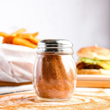 This Copycat Red Robin Seasoning is a heavenly seasoned salt that's incredible on everything from fried or roasted potatoes to veggie burgers + tacos. #vegan #seasoning #salt #paprika #recipe
