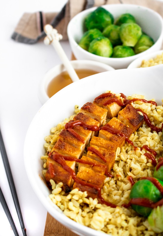 Sweet Chili Tofu Cutlets: Get this simple tofu recipe on your weekly rotation STAT! Tender, frozen-and-pressed tofu is marinated in an intoxicating combination of spicy sriracha and sweet agave with a kick of fresh garlic and baked ‘til crisp on the outside + meaty on the inside. #vegan #tofu #tofumarinade # vegetarian // plantpowercouple.com