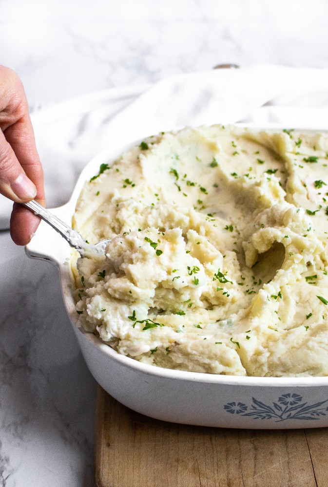 This is our go-to vegan mashed potato recipe for everything from holiday gatherings to our favorite comfort food dinners (like shepherds’ pie + bangers and mash)! It requires only 4 basic ingredients and has a consistently creamy dreamy texture. #vegan #mashedpotatoes #veganmashedpotatoes #potatorecipes #veganrecipes #comfortfood #easyveganrecipes