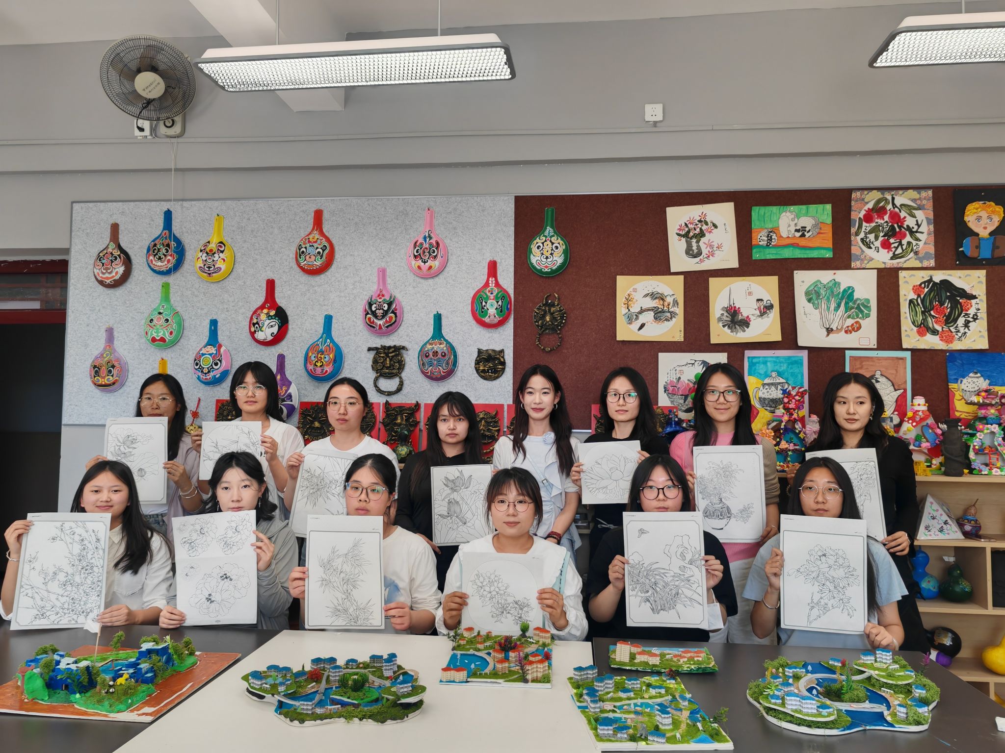 昌吉市第一小学活动现场 在昌吉州美术馆“记忆庭州