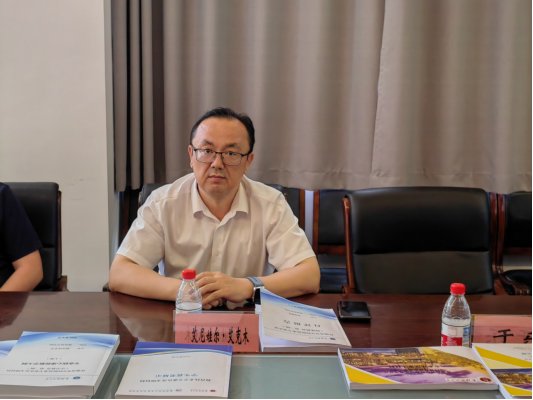 校长艾尼娃尔·艾克木带领开云中国手机