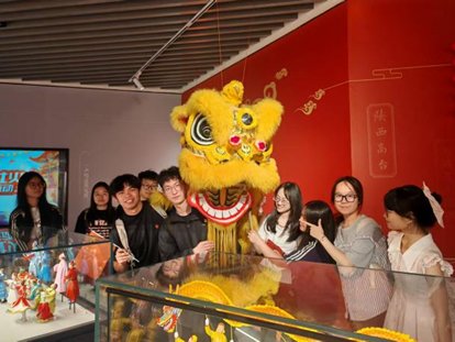 昌吉州美术馆活动现场 九中及昌吉州三中