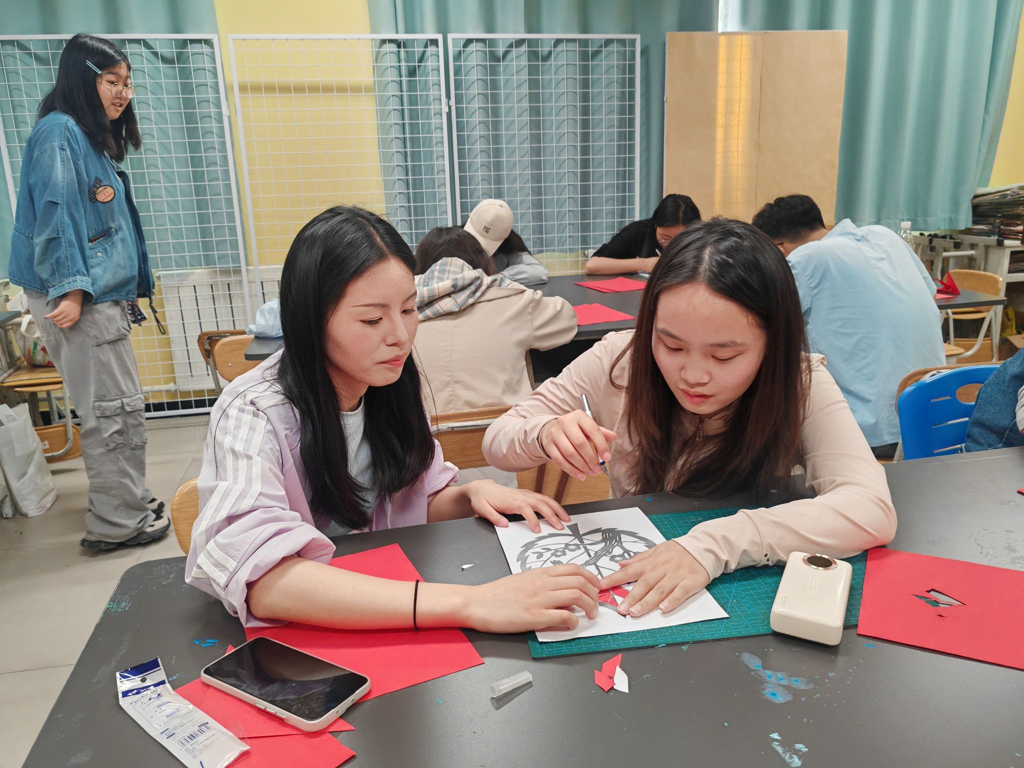 昌吉市第一小学活动现场 四中等多所开云app登录入口与中超联