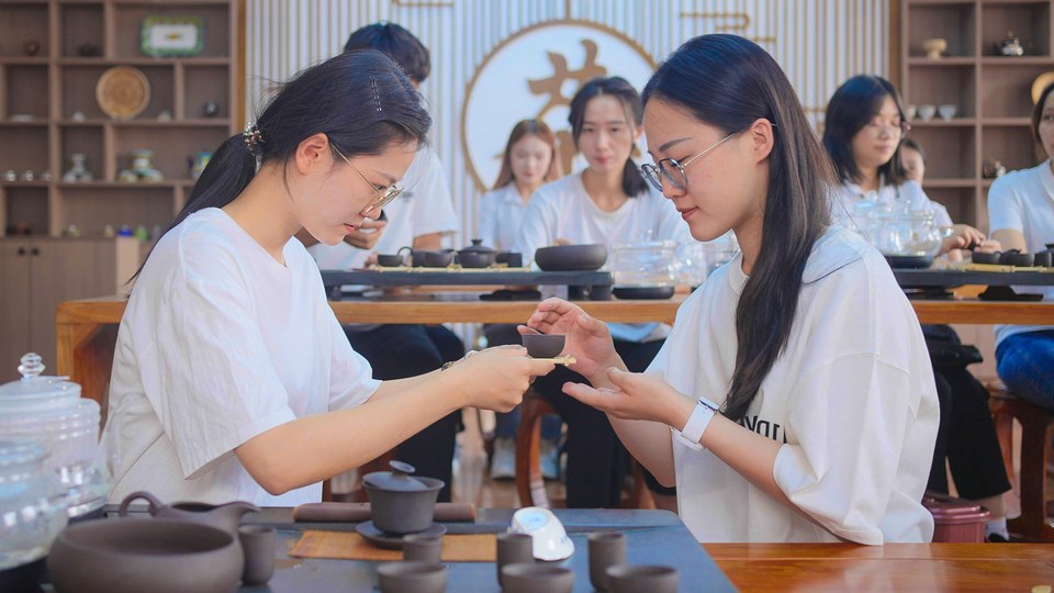 秉承“博学笃行